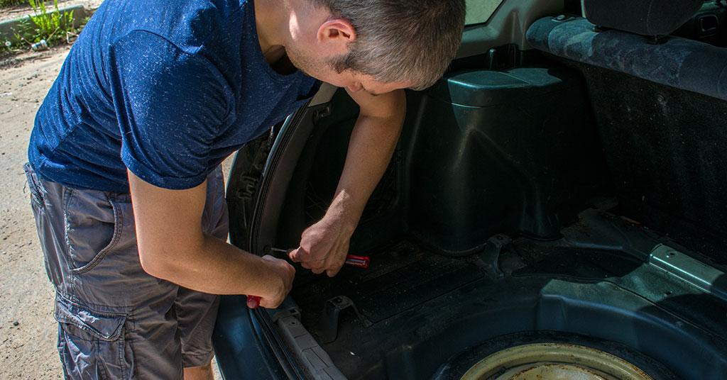 change gas lifts on car